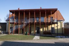 Rodinný penzion v klidné vesničce v podhůří Brd - 4 moderní apartmány se 4 lůžky, jídelnou, kuchyní a vlastním sociálním zařízením.