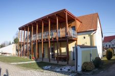 Rodinný penzion v klidné vesničce v podhůří Brd - 4 moderní apartmány se 4 lůžky, jídelnou, kuchyní a vlastním sociálním zařízením.