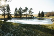 Rodinný penzion v klidné vesničce v podhůří Brd - 4 moderní apartmány se 4 lůžky, jídelnou, kuchyní a vlastním sociálním zařízením.