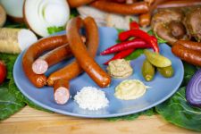 uzenář pan Bašta s láskou, z kvalitního masa a surovin a bez chemickým přídavků vyrábí dle objednávek svých zákazníků zajímavé uzenářské výrobky