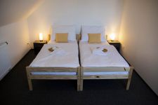 Rodinný penzion v klidné vesničce v podhůří Brd - 4 moderní apartmány se 4 lůžky, jídelnou, kuchyní a vlastním sociálním zařízením.