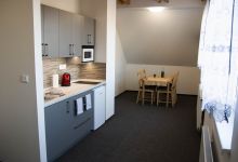 Rodinný penzion v klidné vesničce v podhůří Brd - 4 moderní apartmány se 4 lůžky, jídelnou, kuchyní a vlastním sociálním zařízením.